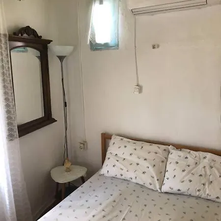 Romantic Old Down Studio بيت للعطل